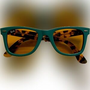 Ray-Ban Polarized Wayfarer Woman’s Sunglasses